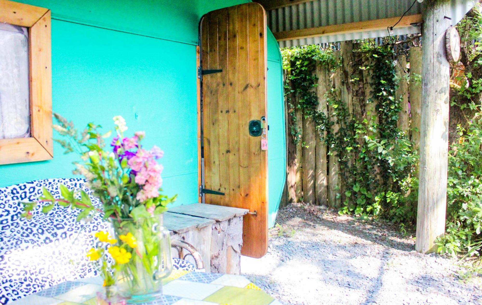 Hotel Retro caravans on Valentia Island Chapeltown Exterior foto